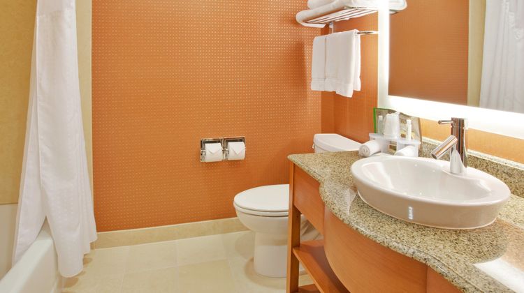 Holiday Inn Express Hotel & Suites East Room