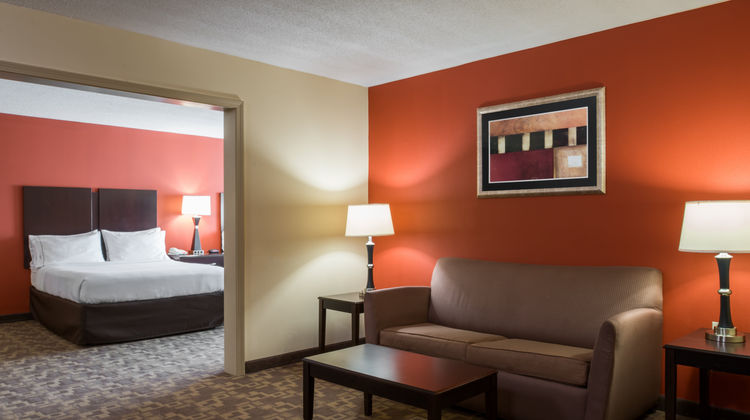 Holiday Inn Express Lexington NE Room