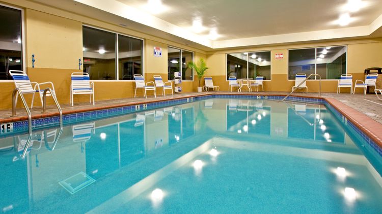Holiday Inn Express Lexington NE Pool