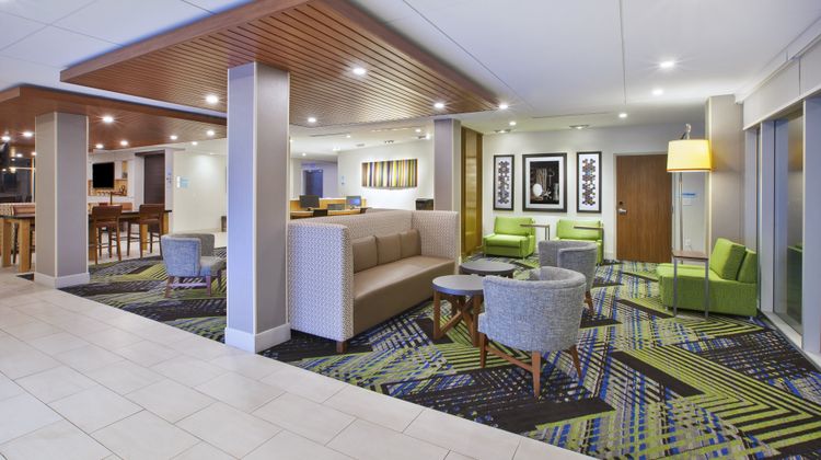 Holiday Inn Express & Stes Airport North Lobby
