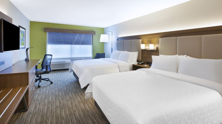 Holiday Inn Express & Stes Airport North Room