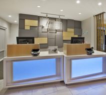 Holiday Inn Express & Stes Airport North Lobby