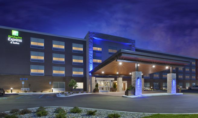 Holiday Inn Express & Stes Airport North Exterior