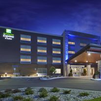Holiday Inn Express & Stes Airport North