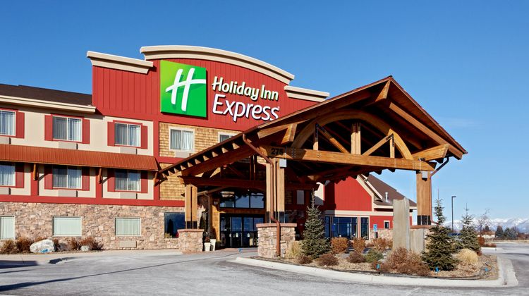 Holiday Inn Express & Suites Kalispell Exterior