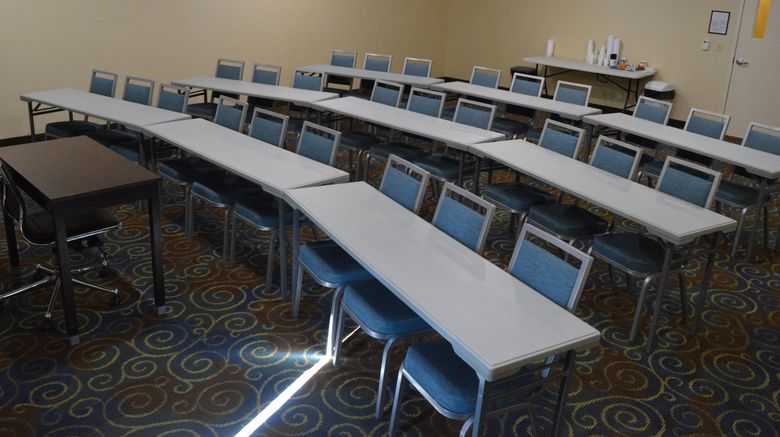 <b>Holiday Inn Express Yorkton East Meeting</b>. Images powered by <a href="https://www.leonardoworldwide.com/" title="Leonardo Worldwide" target="_blank">Leonardo</a>.
