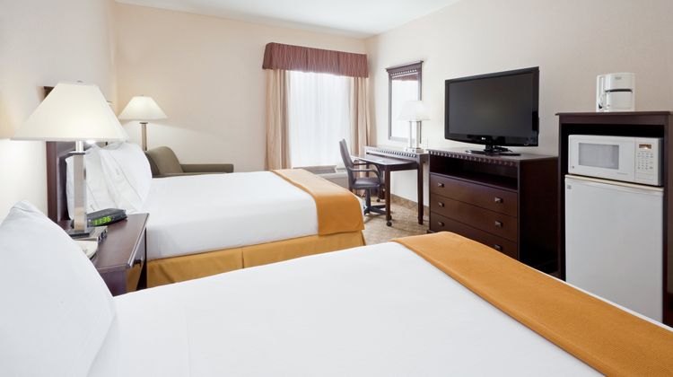 Holiday Inn Express & Suites Room