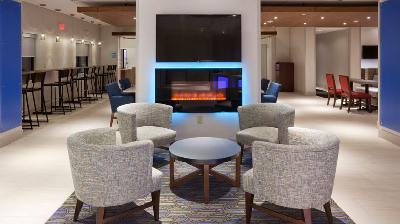 <b>Holiday Inn Express Roseville-St Paul Lobby</b>. Images powered by <a href="https://www.leonardoworldwide.com/" title="Leonardo Worldwide" target="_blank">Leonardo</a>.