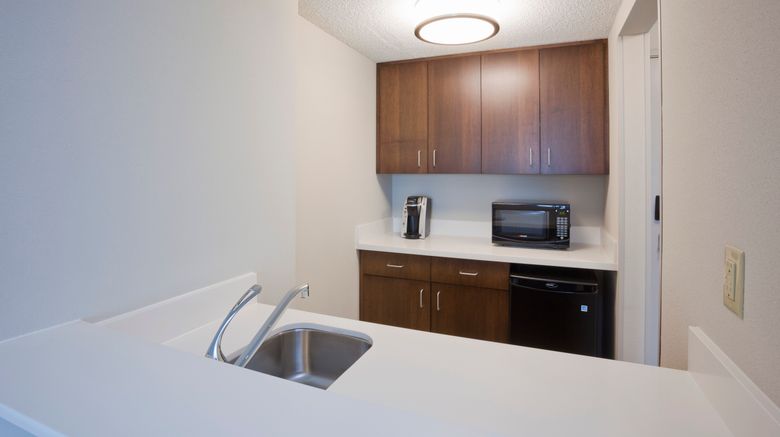 <b>Holiday Inn Express Roseville-St Paul Room</b>. Images powered by <a href="https://www.leonardoworldwide.com/" title="Leonardo Worldwide" target="_blank">Leonardo</a>.