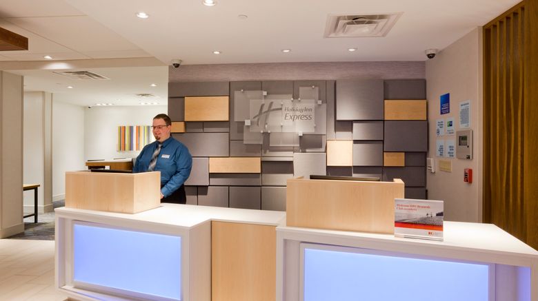 <b>Holiday Inn Express Roseville-St Paul Lobby</b>. Images powered by <a href="https://www.leonardoworldwide.com/" title="Leonardo Worldwide" target="_blank">Leonardo</a>.