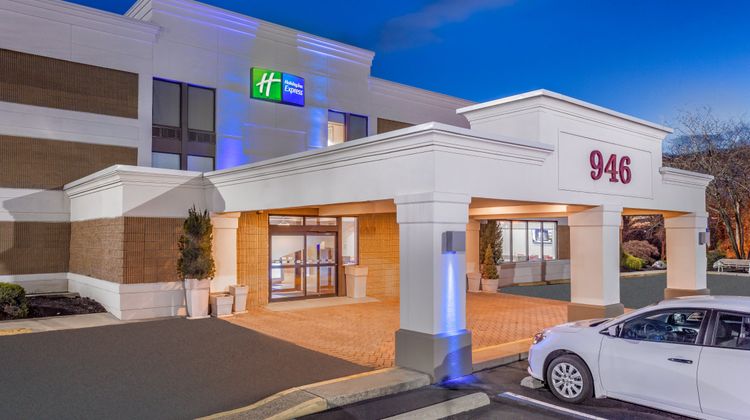 Holiday Inn Express Exterior
