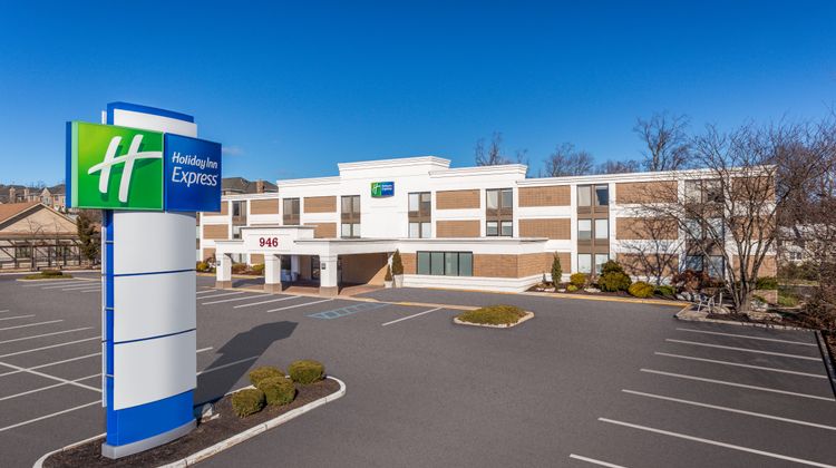 Holiday Inn Express Exterior