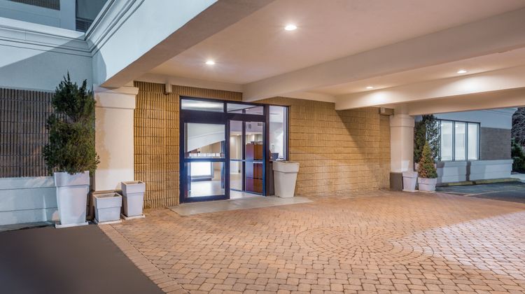 Holiday Inn Express Exterior