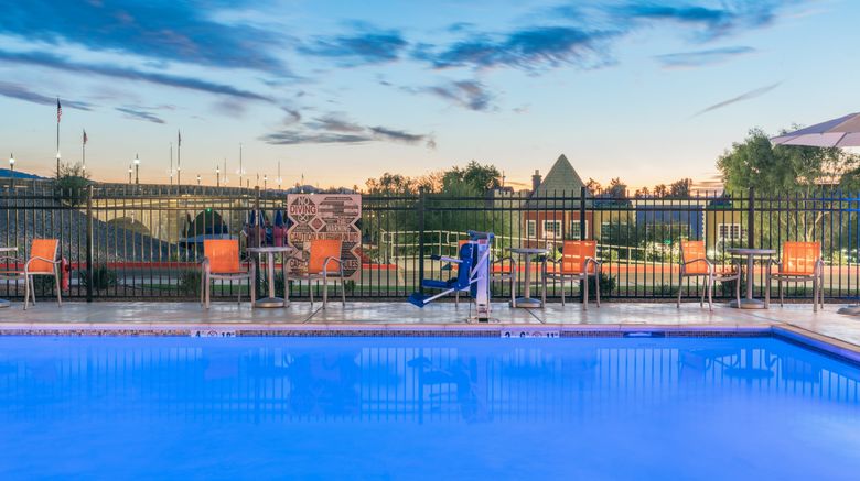 <b>Holiday Inn Express & Suites Lake Havasu Pool</b>. Images powered by <a href="https://www.leonardoworldwide.com/" title="Leonardo Worldwide" target="_blank">Leonardo</a>.