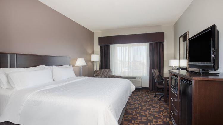Holiday Inn Express Hotel & Suites Room