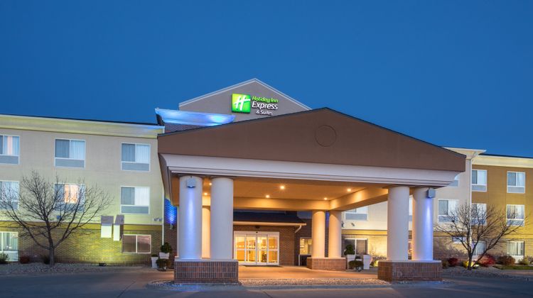 Holiday Inn Express Hotel & Suites Exterior
