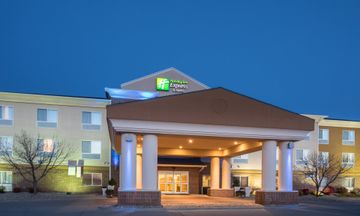 Holiday Inn Express Hotel & Suites