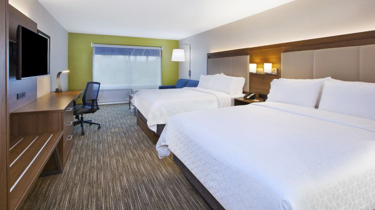 Holiday Inn Express & Stes Airport North Suite