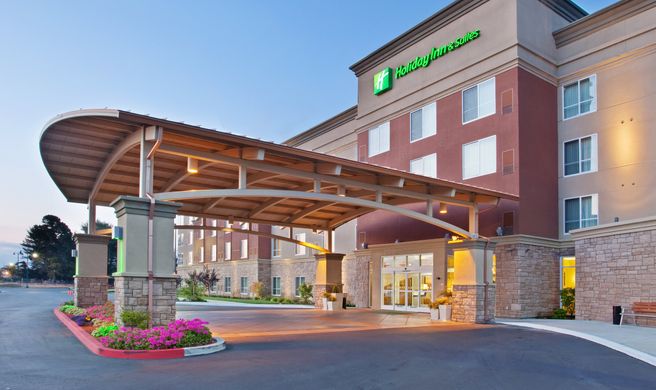 Holiday Inn Hotel & Suites Exterior