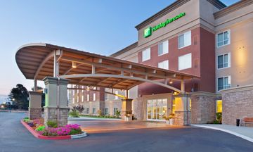 Holiday Inn Hotel & Suites
