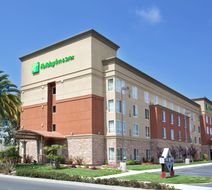 Holiday Inn Hotel & Suites Exterior