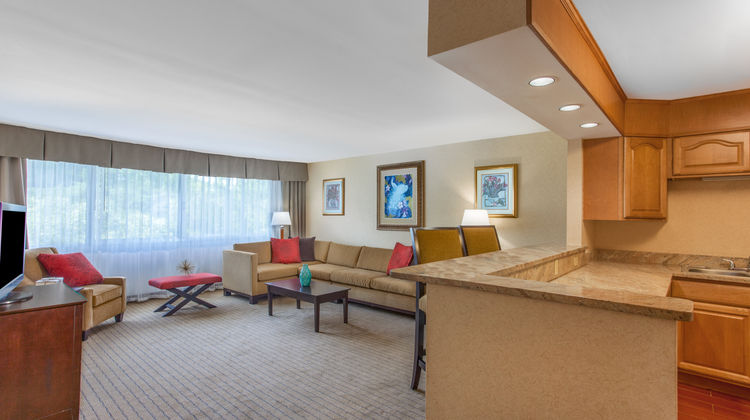 Holiday Inn Charlottesville-Monticello Suite