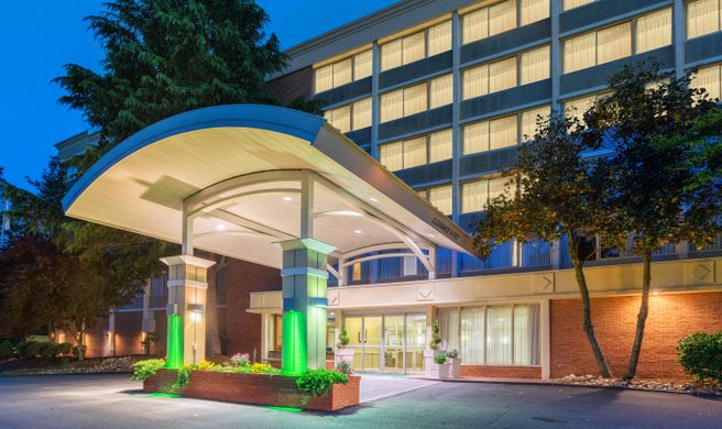 Holiday Inn Charlottesville-Monticello Exterior