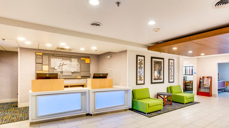 Holiday Inn Express Vincennes Lobby