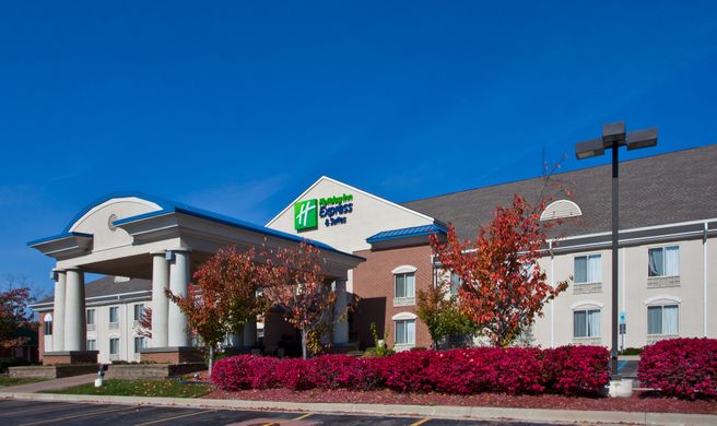 Holiday Inn Express Waterford Exterior