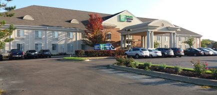Holiday Inn Express Waterford Exterior