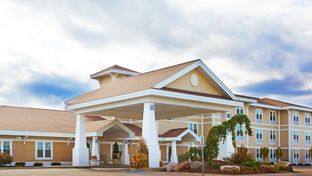Holiday Inn Express Hotel & Suites