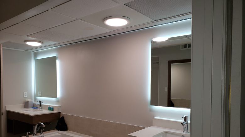 <b>Holiday Inn Express Hotel & Suites Room</b>. Images powered by <a href="https://www.leonardoworldwide.com/" title="Leonardo Worldwide" target="_blank">Leonardo</a>.