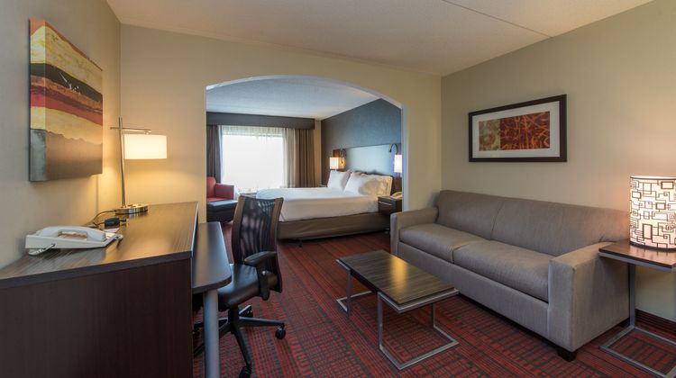 Holiday Inn Express Suite