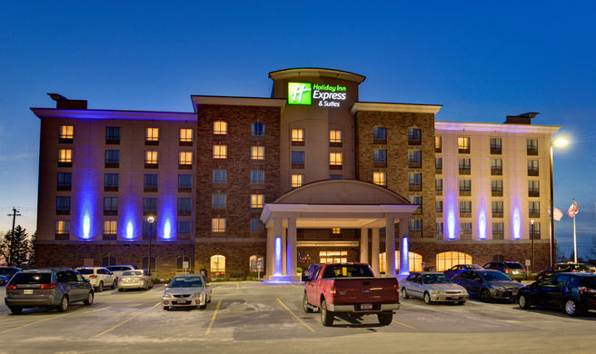 Holiday Inn Express & Stes Waterloo Exterior
