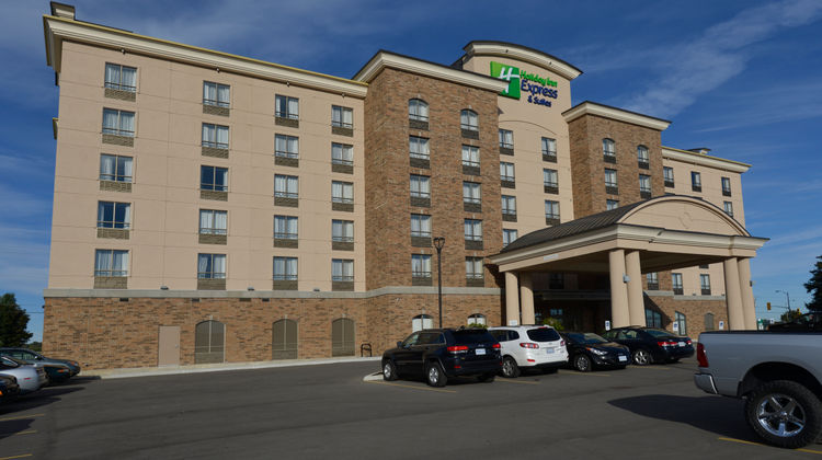 Holiday Inn Express & Stes Waterloo Exterior