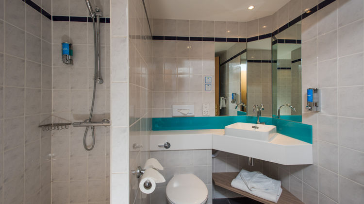 Holiday Inn Express Dartford Bridge Room