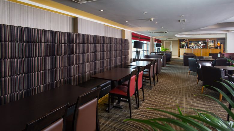 <b>Holiday Inn Express London-Luton Airport Restaurant</b>. Images powered by <a href="https://www.leonardoworldwide.com/" title="Leonardo Worldwide" target="_blank">Leonardo</a>.