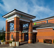 Holiday Inn Express Manchester East Exterior