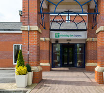 Holiday Inn Express Manchester East Exterior