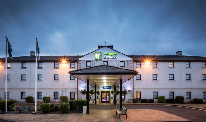 Holiday Inn Express Perth Exterior