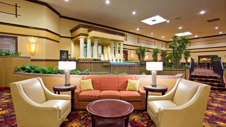 Holiday Inn & Suites Cincinnati-Eastgate Lobby