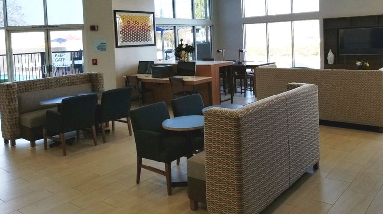 <b>Holiday Inn Express-Yosemite Park Area Lobby</b>. Images powered by <a href="https://www.leonardoworldwide.com/" title="Leonardo Worldwide" target="_blank">Leonardo</a>.