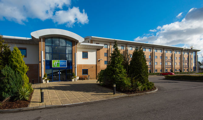 Holiday Inn Express Exterior