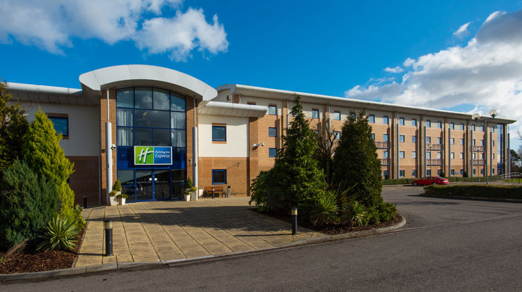 Holiday Inn Express Exterior