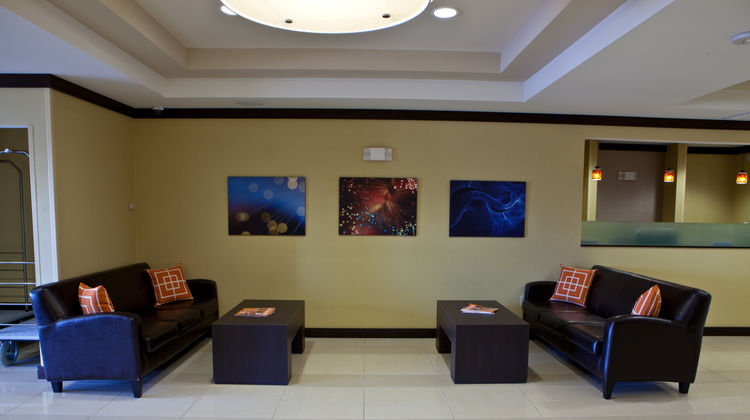 Holiday Inn Express Dimondale Lobby