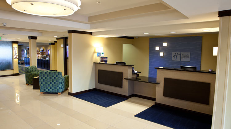 Holiday Inn Express Dimondale Lobby