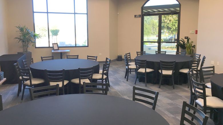 <b>Holiday Inn Express & Suites Atascadero Meeting</b>. Images powered by <a href="https://www.leonardoworldwide.com/" title="Leonardo Worldwide" target="_blank">Leonardo</a>.