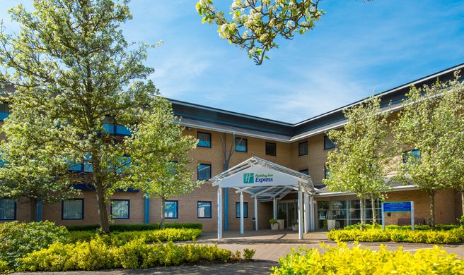Holiday Inn Express Milton Keynes Hotel Exterior