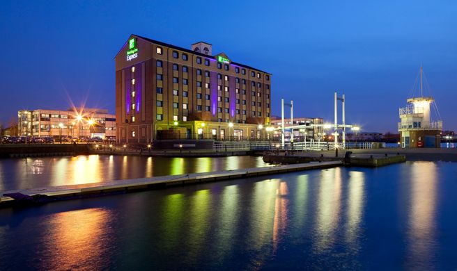 Holiday Inn Express Salford Quays Exterior