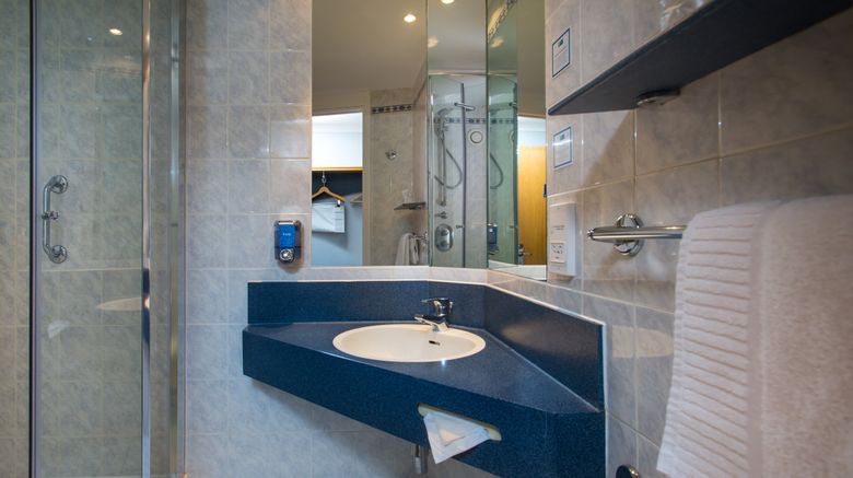 <b>Holiday Inn Express Salford Quays Room</b>. Images powered by <a href="https://www.leonardoworldwide.com/" title="Leonardo Worldwide" target="_blank">Leonardo</a>.